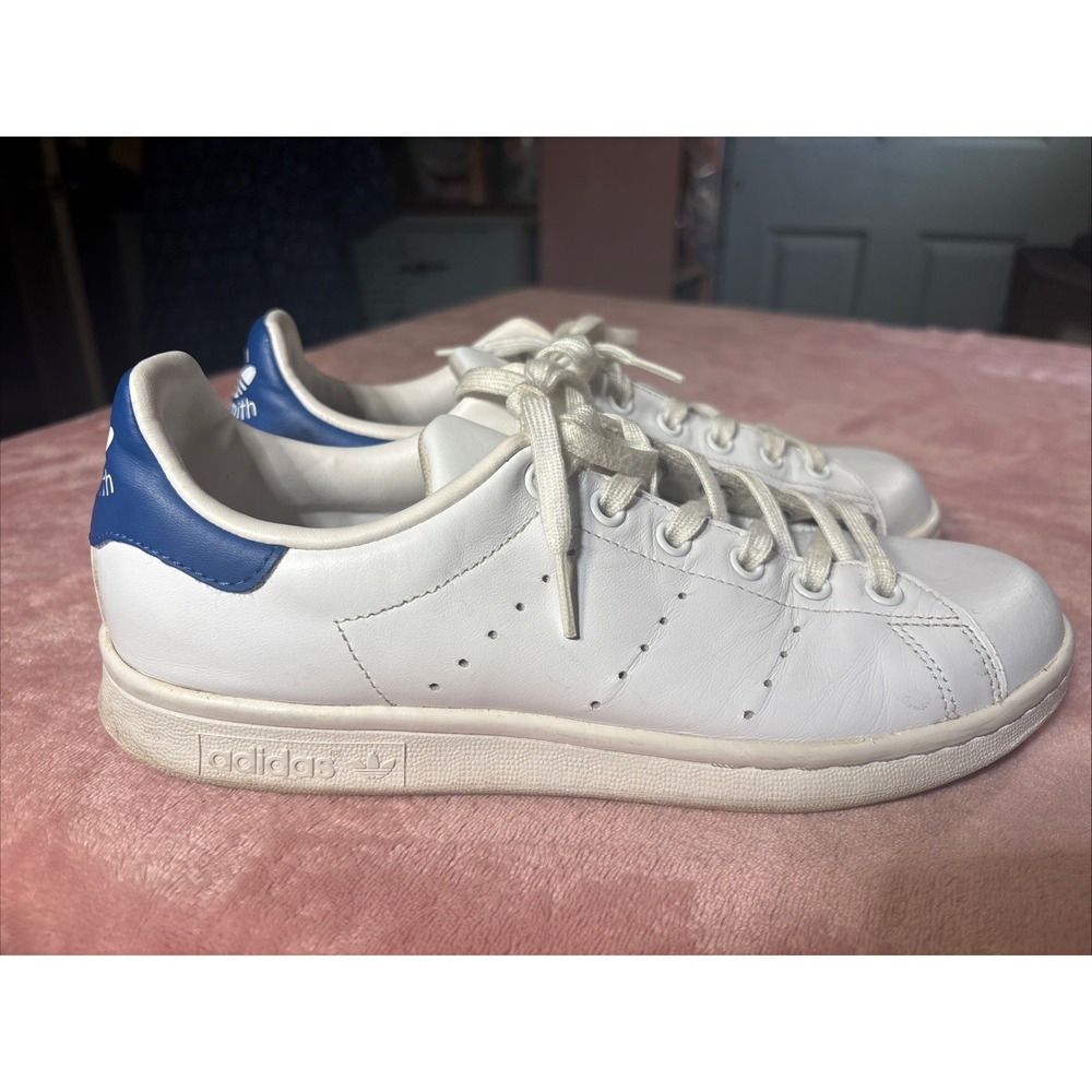Adidas Stan Smith trainers in white and‎ blue US 7 men. Missing One Insole.